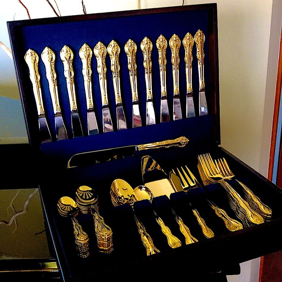 Gold tone flatware for 12 formal placesettings, plus more, by International. - Picture 2 of 11